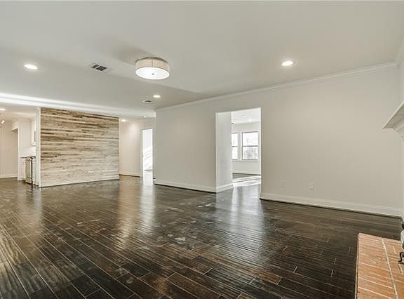 5th image of 2620 S Llewellyn Ave