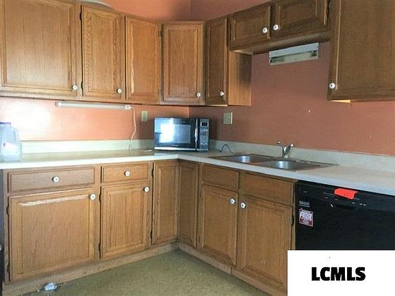4th image of 300 Pekin St