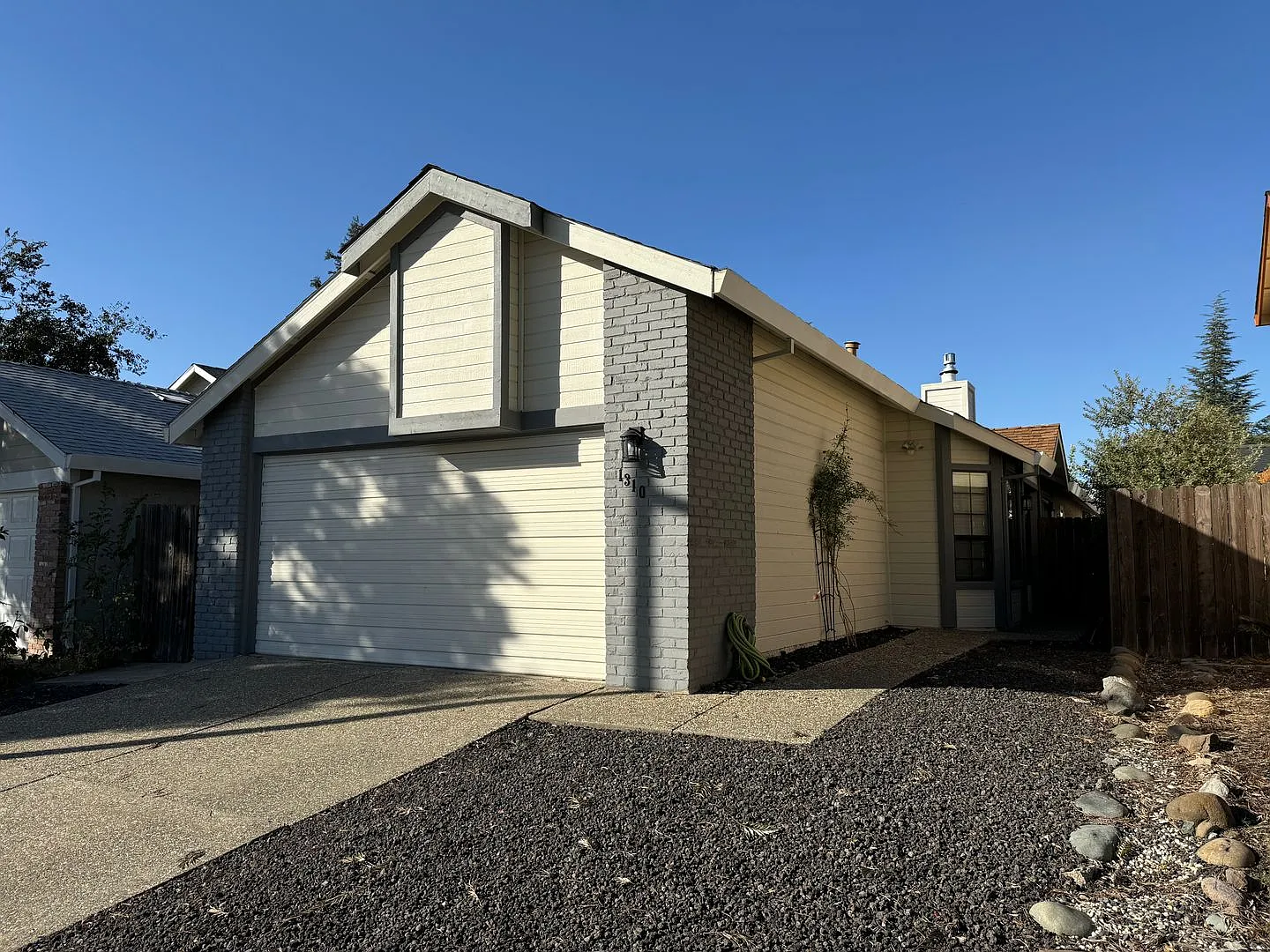 Nice Single Story Home In Roseville — Photo 1