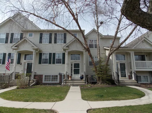 1064 Manchester Cir, Grayslake, IL 60030