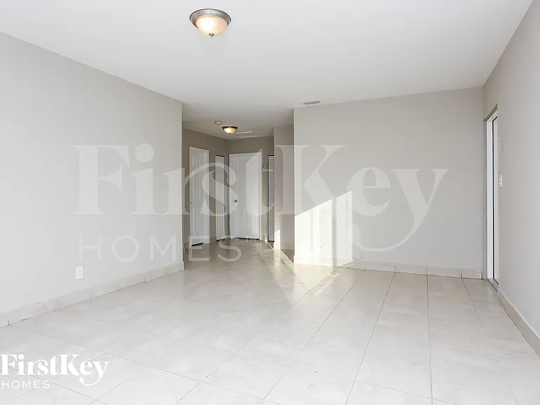 2441 NW 182nd Ter — Photo 3