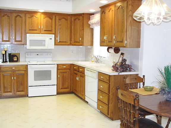 4th image of 4011 Cambridge Cir
