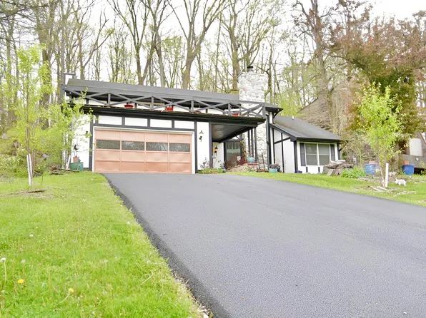 456 Roxbury Rd, Valparaiso, IN 46385