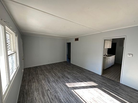 3rd image of 924 Giddings St
