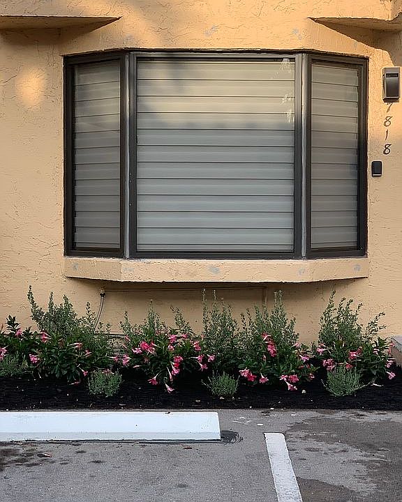 Front of Home, 2 prkg spots