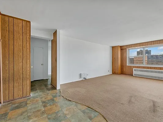 Sold by Thomas Lipovetsky, LREB | media 14