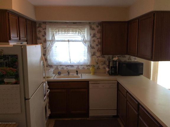 5th image of 28 Tropicana Ct