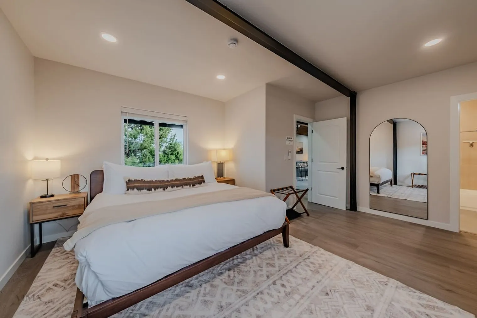 3 bed, 2.0 bath, 1506 sqft, $4,577 — Photo 4