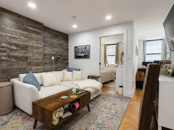 34 8th Ave, New York, NY