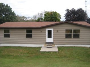 22100 Golf Lake Rd, Dubuque, IA 52001