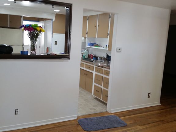 Entry into kitchen