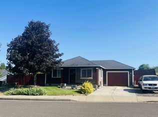 807 Callahan Dr, Roseburg, OR