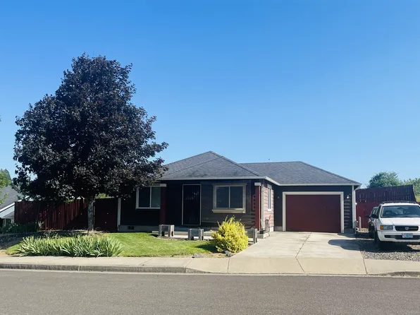807 Callahan Dr, Roseburg, OR 97471