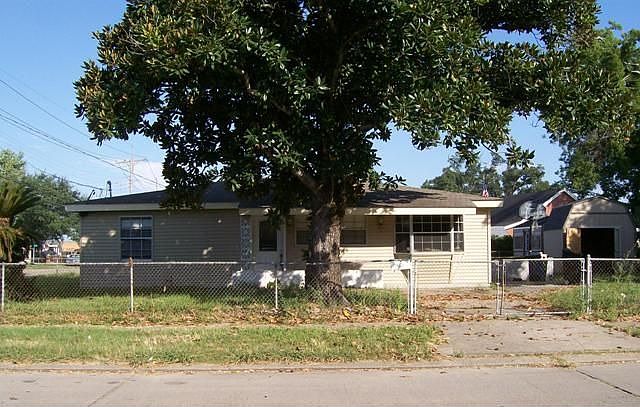 1st image of 196 Live Oak Manor Dr