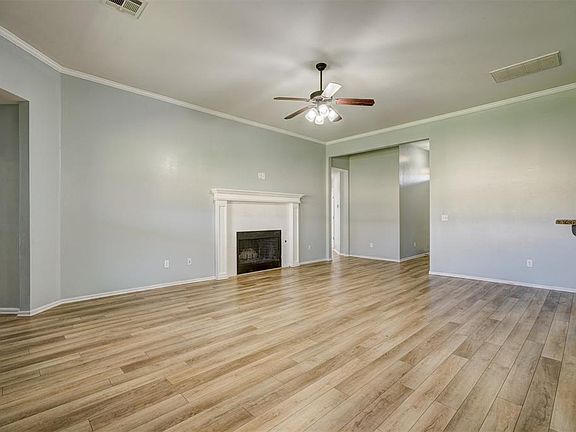 4th image of 713 N Bobcat Way