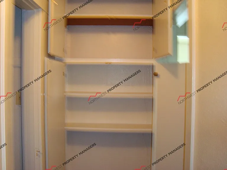 509 W Market St — Photo 8