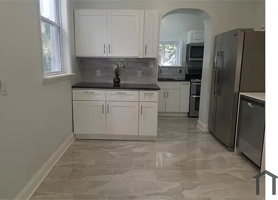 3 bed, $1,900 — Photo 3
