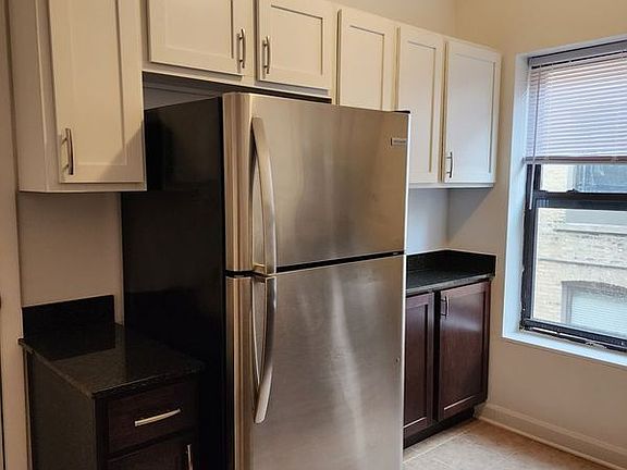4th image of 1714 W Jonquil Ter Unit 24-3A