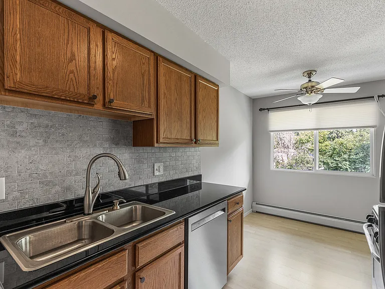 2720 Rosalyn Ct — Photo 43