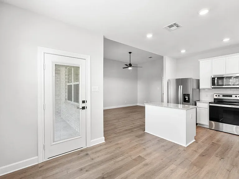 345 Magnolia Blvd — Photo 6