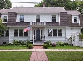 427 E Russell St, Barrington, IL 60010