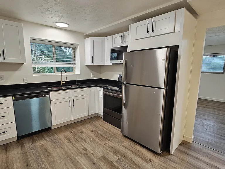 926 E Fairclough Dr S — Photo 1