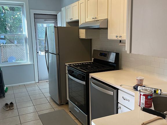 5th image of 25 Gautier Ave Floor 1
