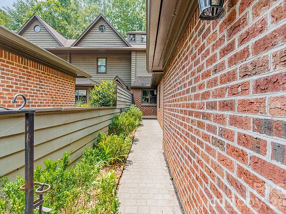 5th image of 7426 Newmans Ln