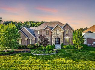 10486 Stoney Point Dr, South Lyon, MI 48178