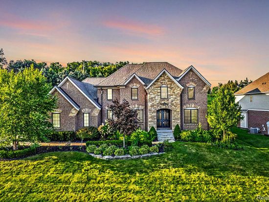 10486 Stoney Point Dr, South Lyon, MI 48178