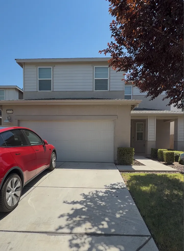 5 bed, 2502 sqft, $650 — Photo 1