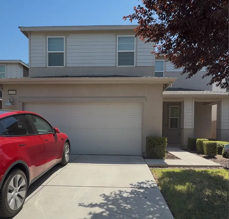 2376 Urdaneta Way
