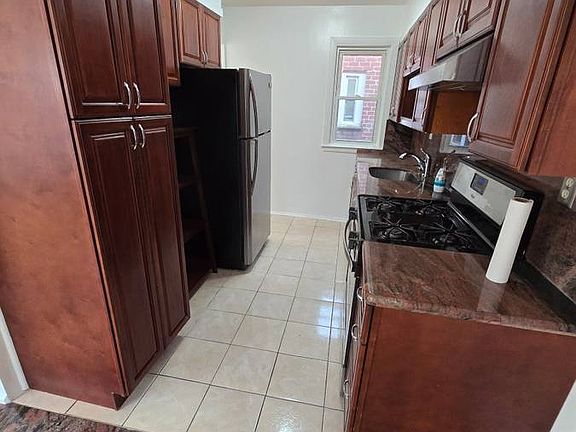 5th image of 333 E 53rd St #3