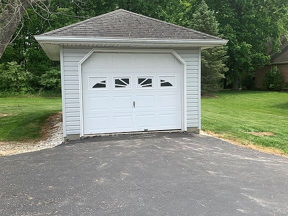 4th image of 131 Caitlin Dr