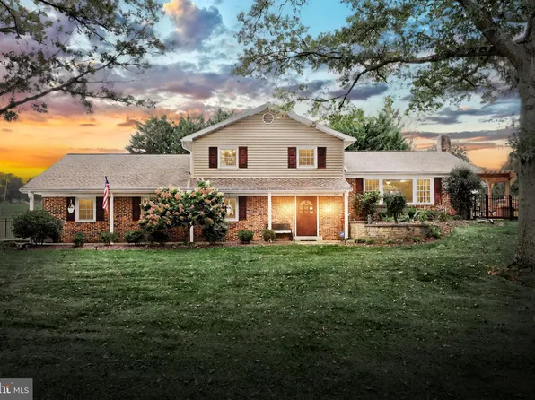 420 Greenway Dr, Red Lion, PA 17356