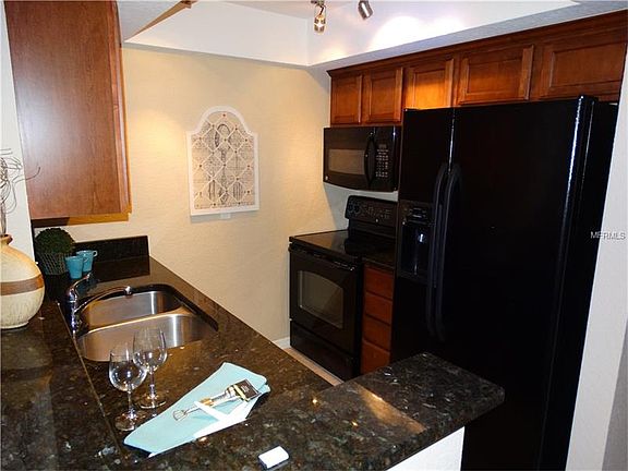 2nd image of 710 Lyndhurst St Unit 204