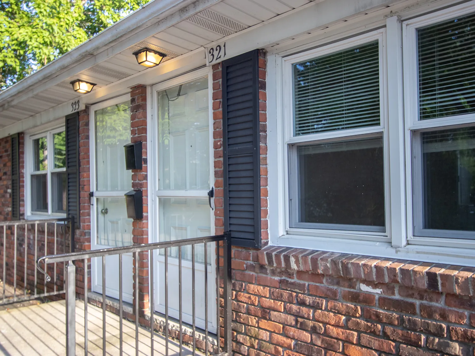 2 bed, 825 sqft, $1,350 — Photo 2