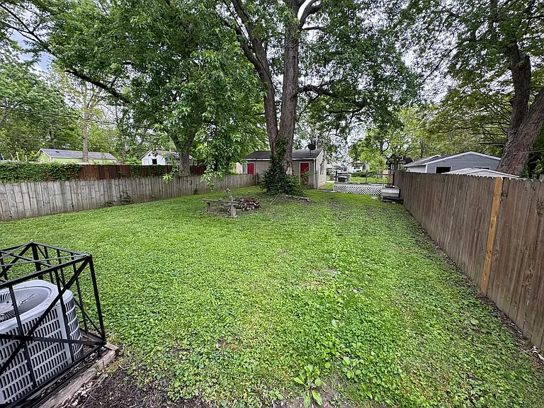 2841 E 19th St — Photo 21