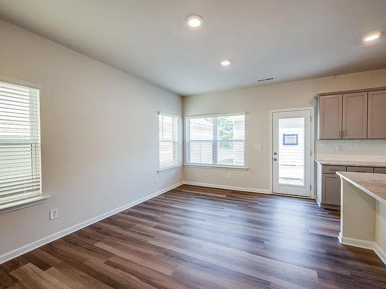 418 Sagecroft Ln — Photo 8