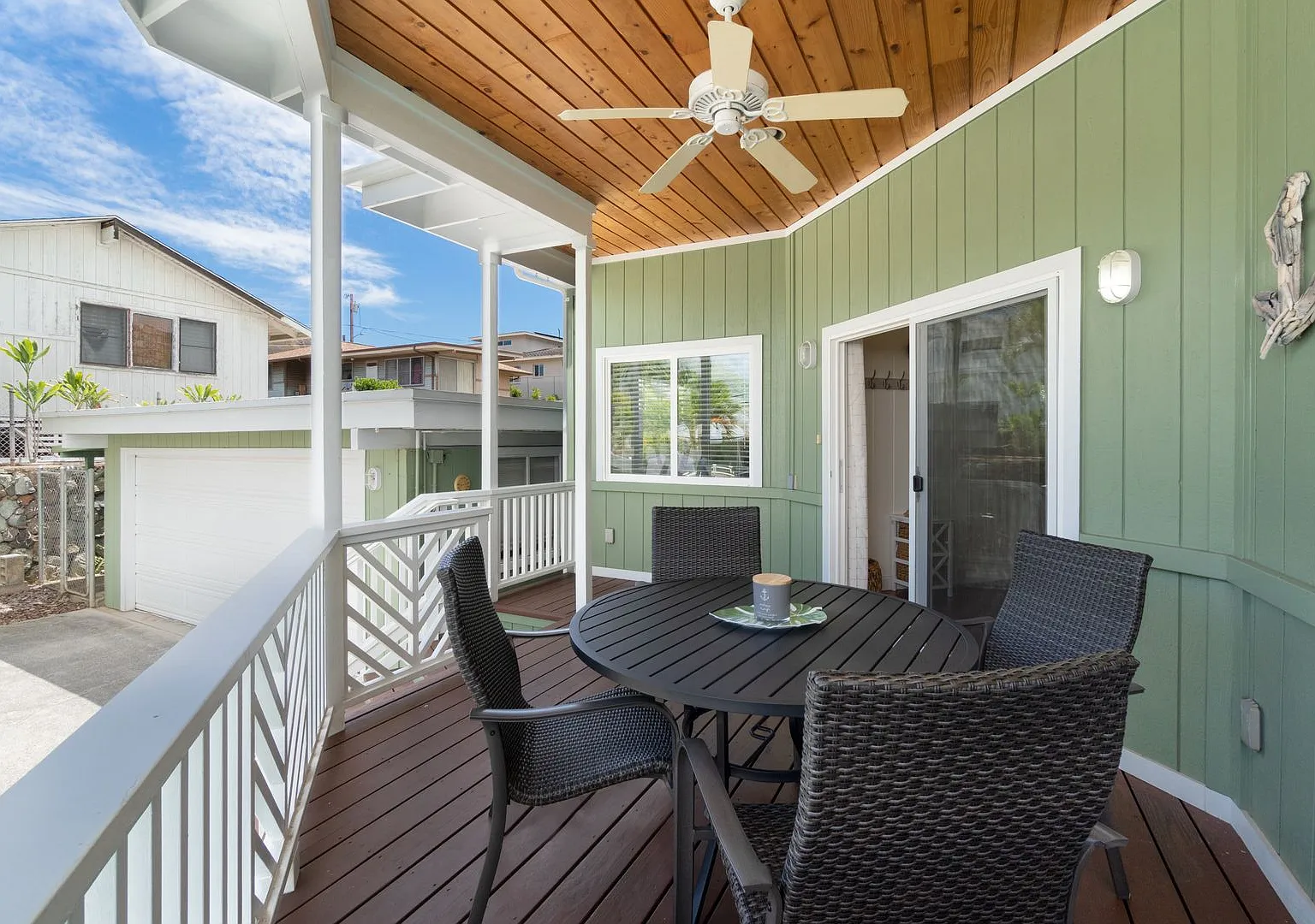 Fully Furnished 2 Bedroom, 2 Bath with Swimming Pool in Enchanted Lake — Photo 2