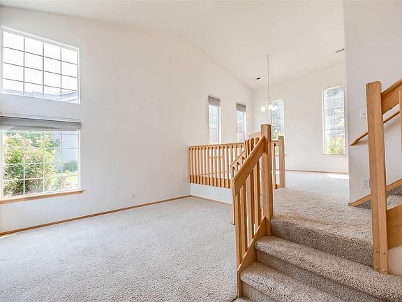 4th image of 209 Riverwood St