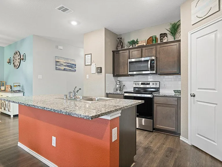 904 Saddle Horn Way — Photo 10