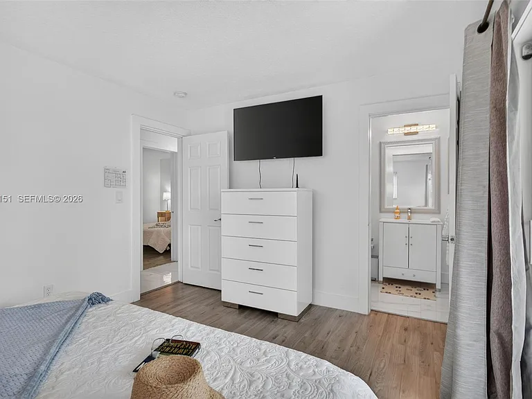 5770 NE 18th Ave — Photo 18