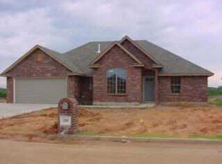 208 Stone Crk, Midwest City, OK 73130