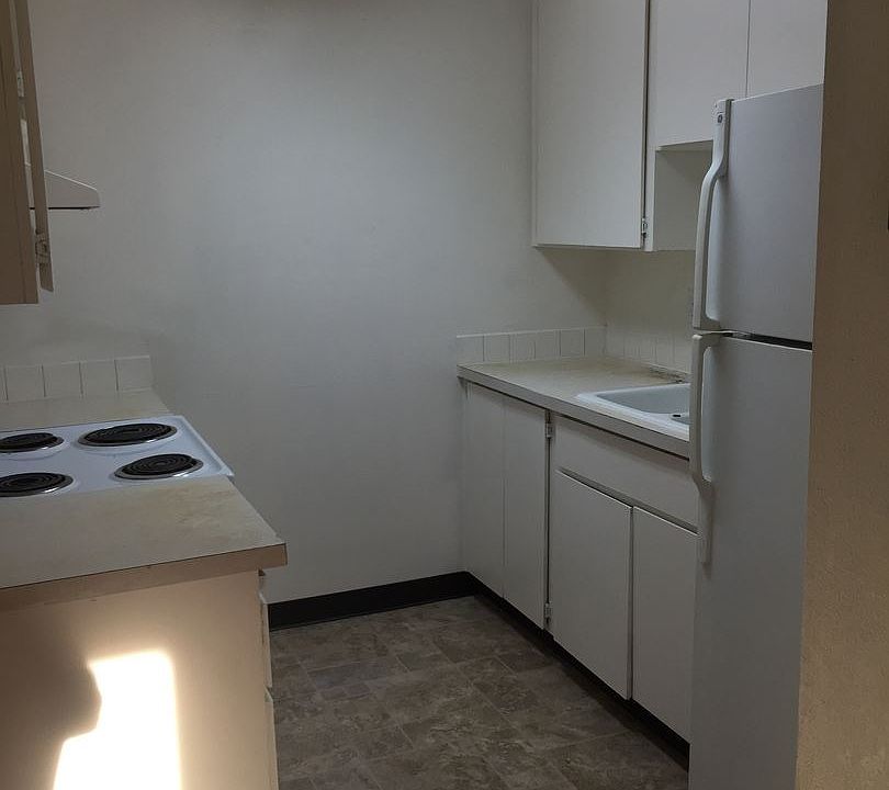 1st image of 721 N 25th Ct APT 1