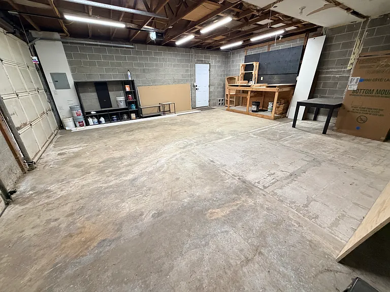 1071 W 11th Ave #1 — Photo 11