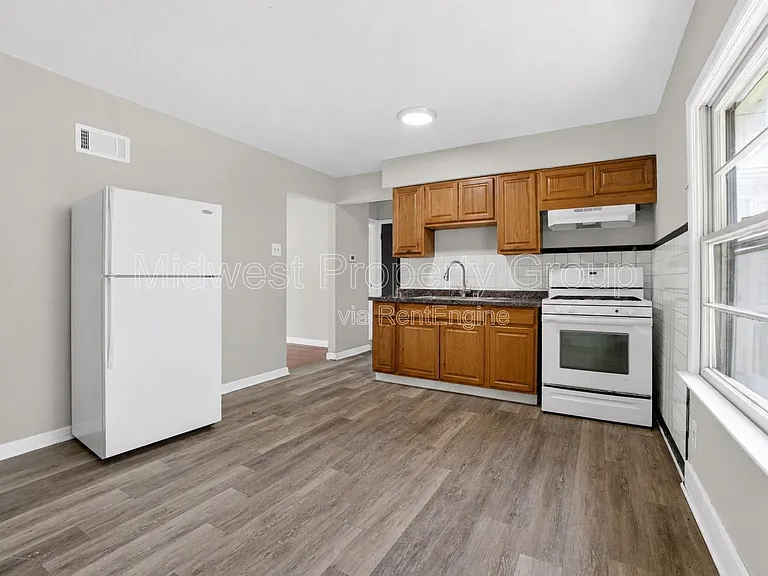 10027 Lilac Ave — Photo 1