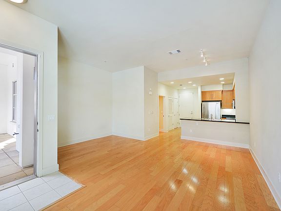 2nd image of 1 E Julian St Unit 121