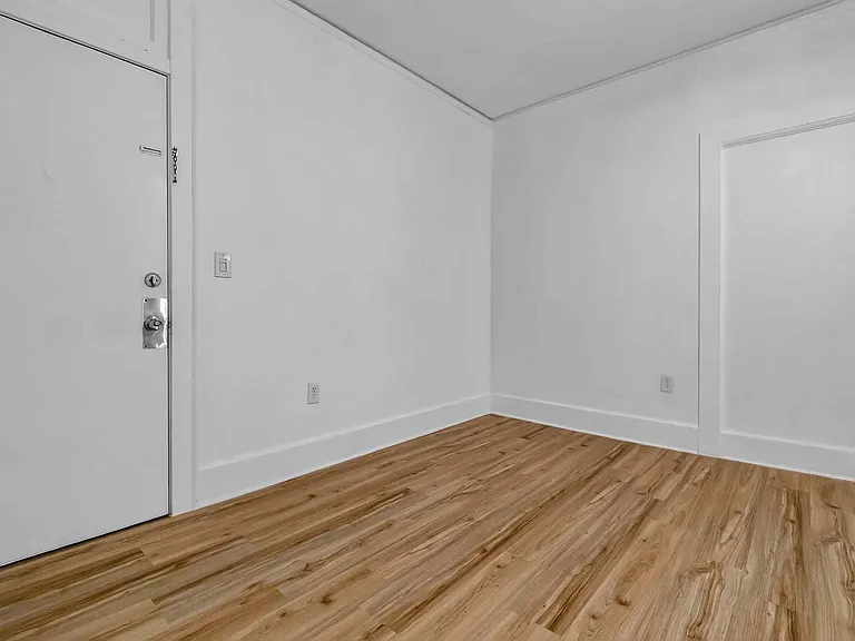 67 Glen Royal Pkwy #4A — Photo 3