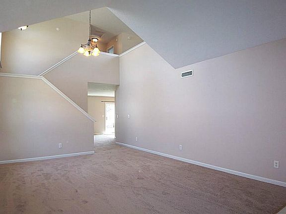 4th image of 1225 Oak Knoll Ct